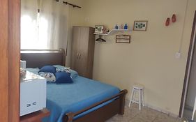 Quarto Confortavel Com Garagem